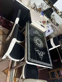 ميز طعام • ٤ كراسي • نظيف