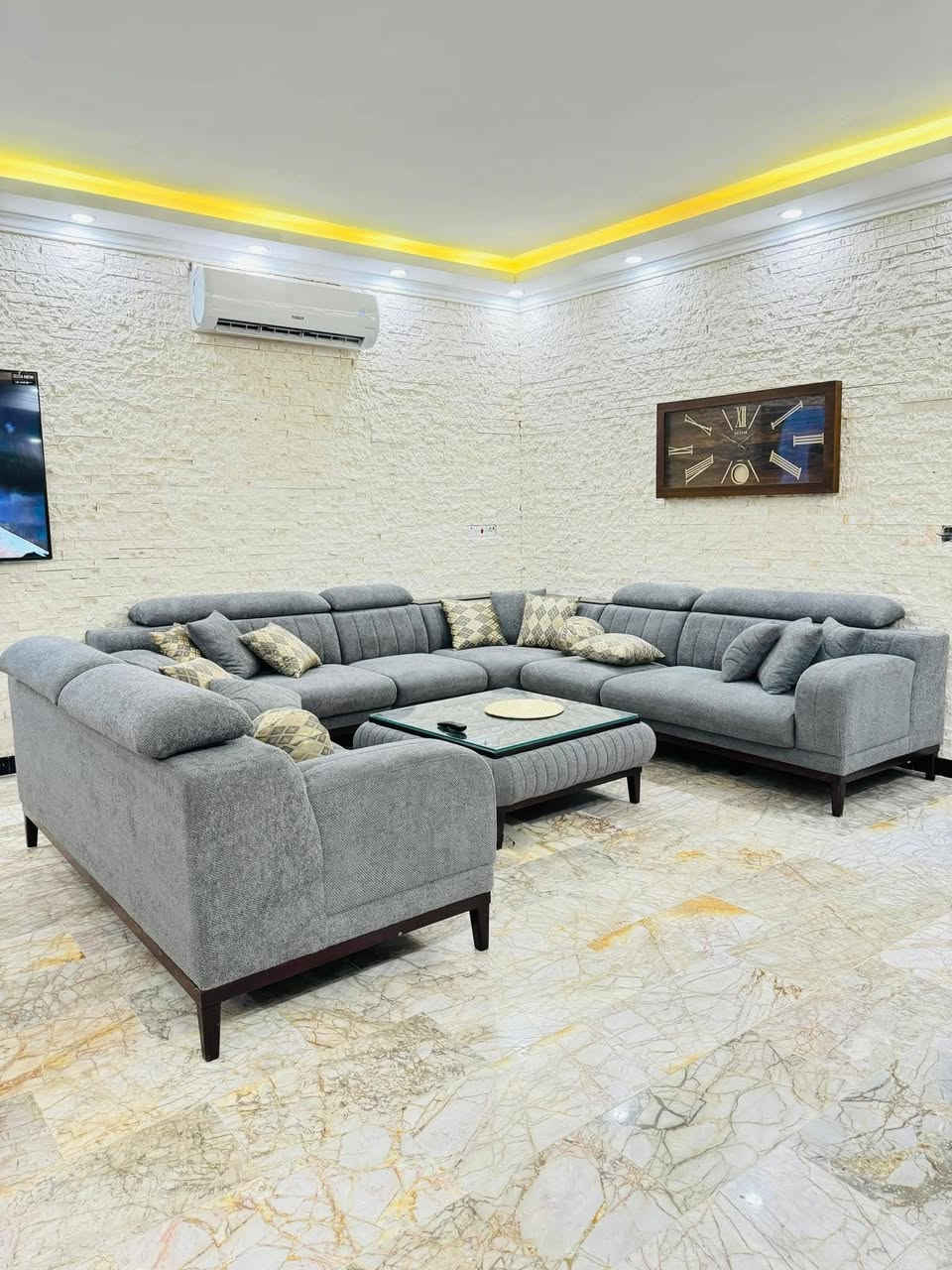 🌴 مزرعة لؤلؤة اليوسف ترحّب بالزبائن الكرام 🌴
نوفّر لكم راحة تامة وخدمات متكاملة للعوائل والشباب
👨‍👩‍👦‍👦💁🏼‍♂️
📍 بغداد – المدائن / قرب حجي زوين
⏰ أوقات الحجز (الشفتات)
🟢 الشفت النهاري:
🕘 من 9 صباحًا إلى 6 مساءً
🌙 الشفت الليلي (مع مبيت):
🕗 من 8 مساءً إلى 7 صباحًا
🕛 متوفر حجز لمدة 24 ساعة كاملة
⭐ الخدمات والمميزات
⚡ كهرباء متوفّرة 24 ساعة
❄️ صالة + غرفة مؤثثة ومكيّفة بشكل مستمر
🍽️ مطبخ مؤثّث بالكامل
🔥 مكان خارجي مخصص لشوي السمك والمشاوي
🌿 جلسة خارجية جميلة وحدائق خضراء مناسبة لكرة القدم ⚽️
🚻 صحيات شرقي وغربي
🚘 موقف خاص يسع 15 سيارة
🅿️ كراج خارجي يسع أكثر من 100 سيارة
🏊‍♂️ مسبح كبير للكبار والصغار
🛝 ألعاب للأطفال
🟣 بليارد – منضدة – فـيشة
📶 إنترنت متوفر طوال اليوم
📌 شروط الحجز
👨‍👩‍👦 الحجز للعوائل
👦 للشباب
👧 للبنات
💳 الحجز المسبق مع دفع نصف المبلغ عبر:
زين كاش
الماستر كارد
أو الحضور إلى مقر الشركة (اليوسف للعقار – مجمع بسمايه)
☎️ للحجز والاستفسار
📞 ***********
