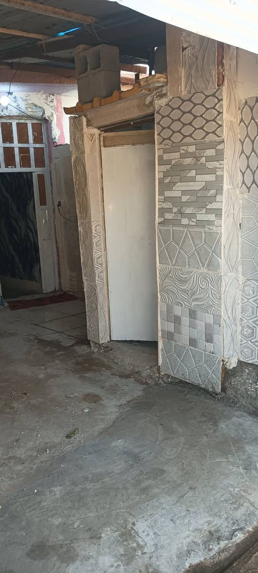 بيت البيع 120متر  بي ستقبال وصالة وغرفة  مطبخ وتواليت وحمام  بي مجاري ماء كهربائيّ صب مسلح طابو زراعي سند 25 مكان سبع قصور شارع ابو علي يم حسينية ال هاشم شارع خدمات فول  ماء ومجاري  مكفول بل نشر  سعر 35 رقم الهاتف *********** مكان سبع قصور شارع ابو علي بغداد, العراق
