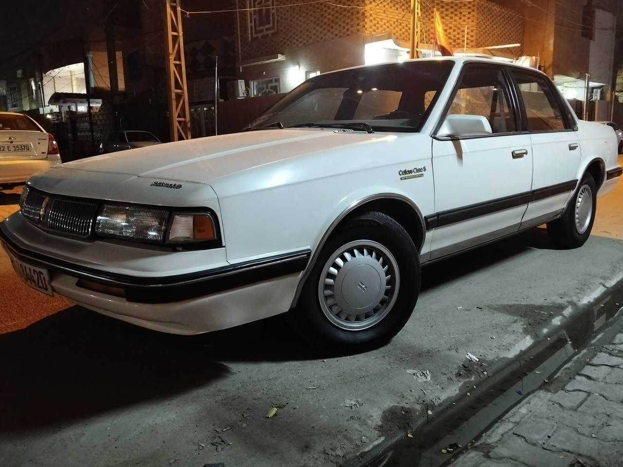 سلام عليكم 
للبيع اولدز موبيل موديل 90 صبغ عبايه وباب خلف السائق اثر جراد سياره بلاديه وابد ما ملعوب بيها محرك وكير وتبريد وتدفئه وتخم تاير كلها ع البلاد ماشيه 119 الف بيها ملاحظات جدا بسيطه 
السعر 63 وبيها مجال كلش قليل 
***********
*********** 
للعلم سونارها عندي والسياره ابد منطلع بيها لهذا السبب عرضتها هاي المره الثانيه للبيع ونزلت من السعر تحياتي للجميع
