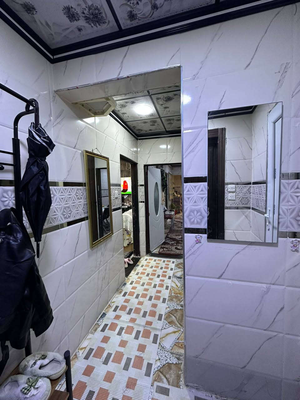 #عروض_مكتب_عـطـاء_الموصل
شقة منفردة للبيع
موقع: شقق الخضراء، قرب جامع المعافى
- 4 بيوت عن جامع المعافى
- قريبة على مدرسة الكون الابتدائية وثانوية الدجى
مساحة: 123 متر
محدثة بالكامل:
- مجاري
- سيراميك
الطابق الأرضي:

- استقبال
- هول
- مطبخ
- حار وبارد
- صحيات عدد 2
الطابق الثاني:
- 3 غرف نوم
- حمام
- السطح بي بيتونة
السعر: 95 مليون
بيها مجال 

***********

***********

***********
