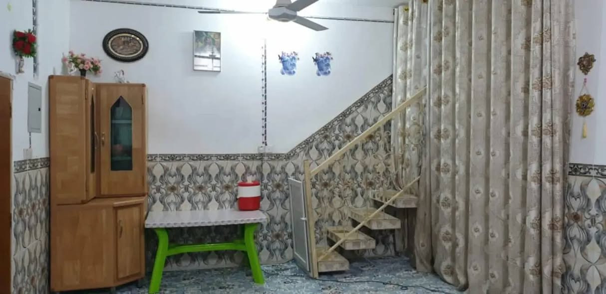 دار الرهن  مساحة 125 متر 
رهن 15 مده سنه وقابل للتجديد  
  يحتوي على . استقبال صاله ومطبخ وصحيات داخليه وخارجيه وغرفه نوم وطارمه وكاونتر نضيف البيت  
الموقع .. شارع المطار قرب بانزين خانه ريبال


**إذا كنت صاحب هذا الإعلان وتريد حذفه لأي سبب، رجاءا أرسل رسالة إلى الدعم الفني**