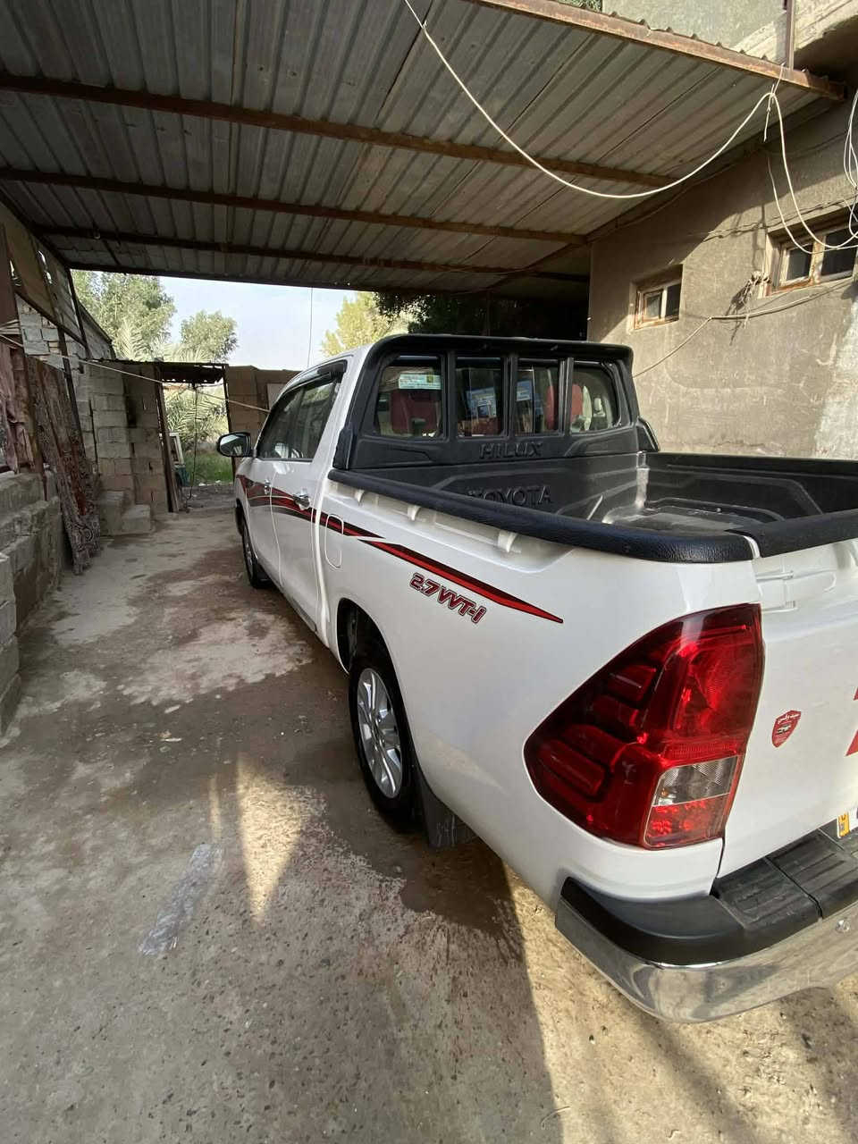 السلام عليكم
تويوتا هايلوكس للبيع 
الموديل ٢٠٢٥ 
ماشيه ٥٠ الف 
رقم بغداد الدولي 
مواصفات SR 
فول مواصفات
شحن لاسلكي
تبريد بل كشنات 
مثبت سرعه 
مري شفط 
بنيد جكات 
بصمه سيارة 
كفاله عامه السيارة 
وضع الشركة كلها اخوان شرط سبيرها منازل 
العنوان / بغداد - ابو غريب 
السعر /    ٢٩٠ وبيها مجال 
الهاتف / ***********
