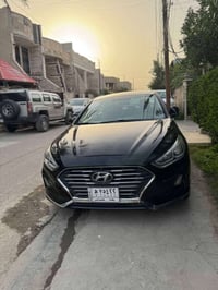 سوناتا موديل 2018 للبيع السياره se اربعه سلندر ماشيه 45.166 الف ميل ال...