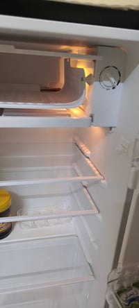 ثلاجه للبيع نوع دنكا الاصلي استعمال شهر فقط جديده شرط الشغل السعر 150 ...