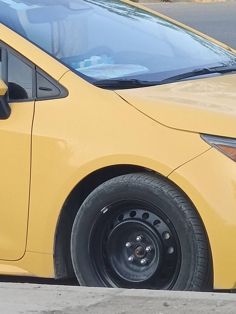 كورلا تكسي موديل ٢٣ ماشيه ٣٥ سياره جديده ومصفره الهيئه وما مشتغله لأنه عندي دوام فقط للدوام اروح بيها رقم بغداد السياره كامله اربع تايرات جديده وباتري ٦٥ أمبير جديده هي وارد ومحركها ٢٠٠٠  سعر ١٦٥ وضررها بدوم دواخل


**إذا كنت صاحب هذا الإعلان وتريد حذفه لأي سبب، رجاءا أرسل رسالة إلى الدعم الفني**