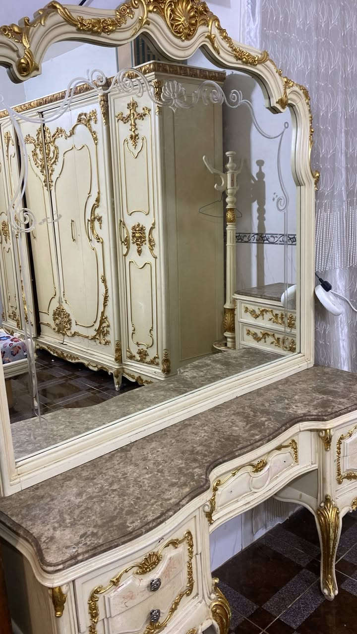 السلام وعليكم غرفه مصري البيع كنتور 6طلقات  جزامه وميز تواليت وبقيه الغراض مالته الاستفسار ***********
