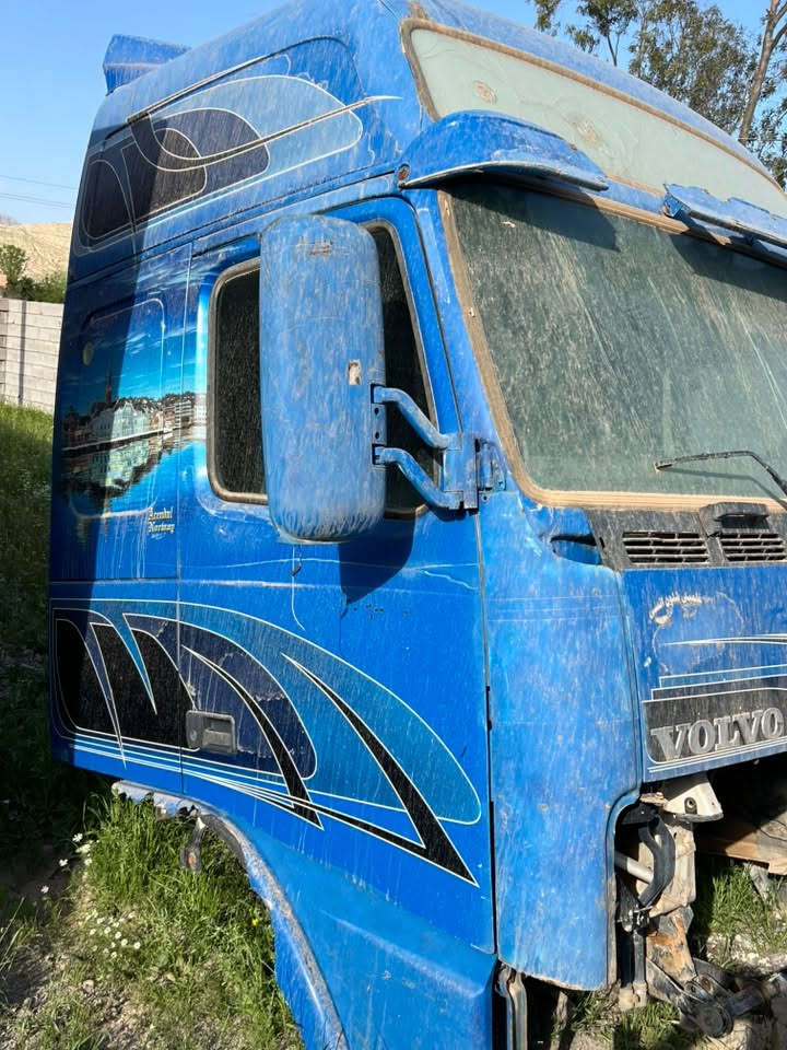 ئەم دوو قەمەرەیە بۆ فرۆشتن
شینەکە ناوی کاملە 
سورەکە بەتاڵە 
***********
***********
