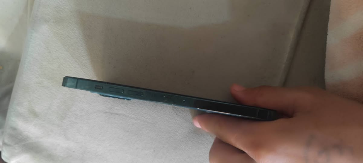 12 برو ماكس  ذاكره128 بطاريه100  شاشه مبدله  بيع فحم  مضيع اليميل مالوالجهاز   السعر 180 بي مجال   موصل ايمن حي رجم حديد
***********
