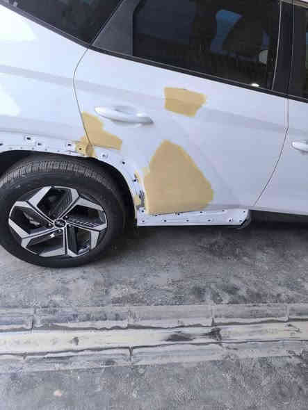 السلام عليكم... توسان وارد امريكي موديل 202‪3  للبيع مواصفات 👇👇👇
ماشية 57 كيلو متر 
ضرر موضح بالصور تعديل وصبغ بالباب الخلفي مسافة شبر 
كشنات كهربائي 
تحكم عن بعد + فتحة سقف بنوراما +لايت زنون 
رادار امامي وخلفي كاميرا امامي وخلفي 
محرك 250‪0  
جي تي ار... 
رقم بغداد بأسمي تحويل مباشر 
مواصفات عالية جدا 👌👌👌👌
بعدهة على دهن الشركة 
السعر230 

للتواصل ***********
