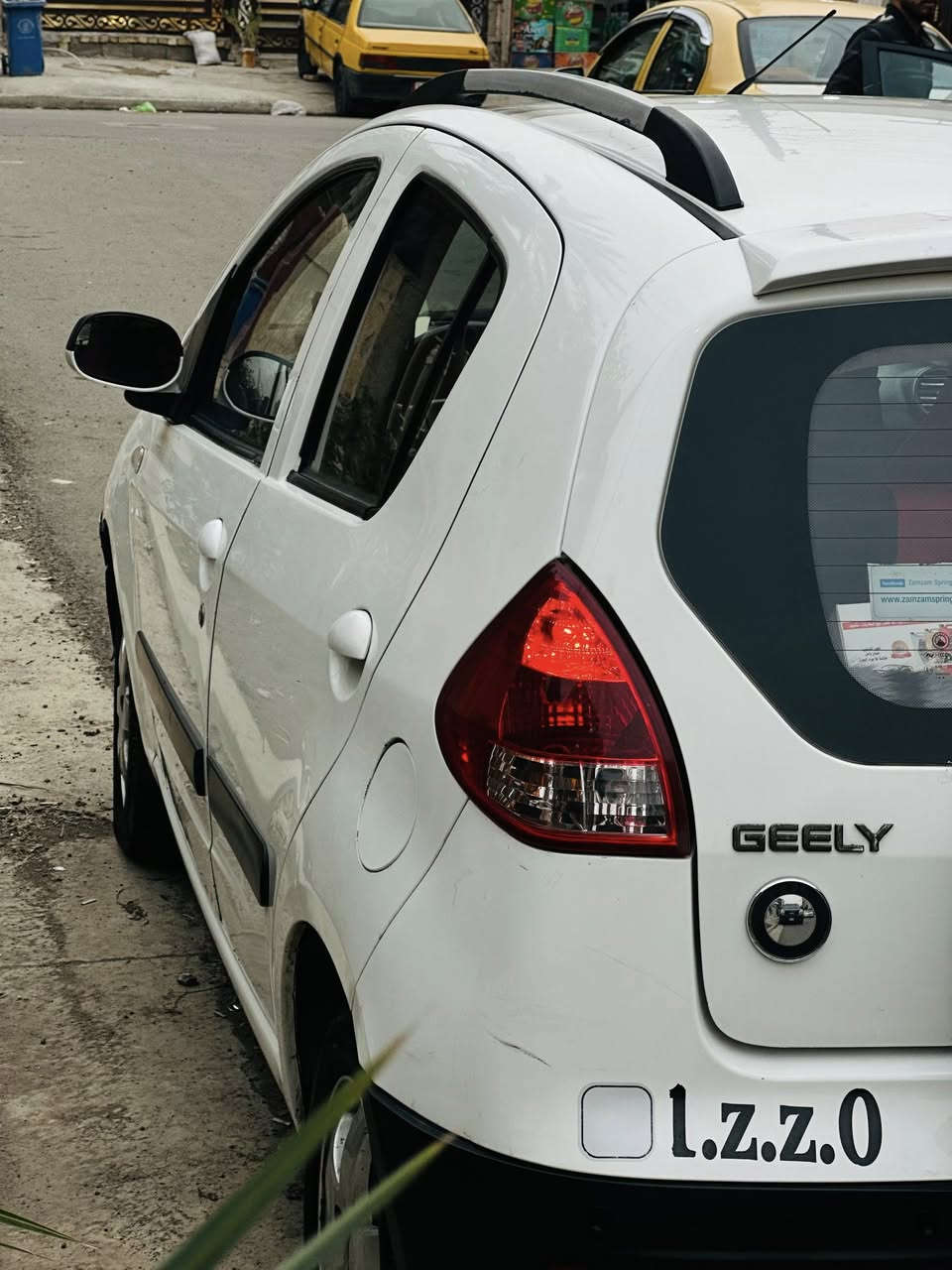 سلام عليكم 
باندا 🐼 كروز 2013 
محرك 1600 
كير عادي 
بيها فقط جاملغ خلفي فقط 
سياره جديده 
صدر محرك كير كلهم مكفولات  سياره جديده بمعنى الكلمه 
عارضها 45 وبيها مجال قليل 
مكاني بغداد حي الجهاد 
***********
