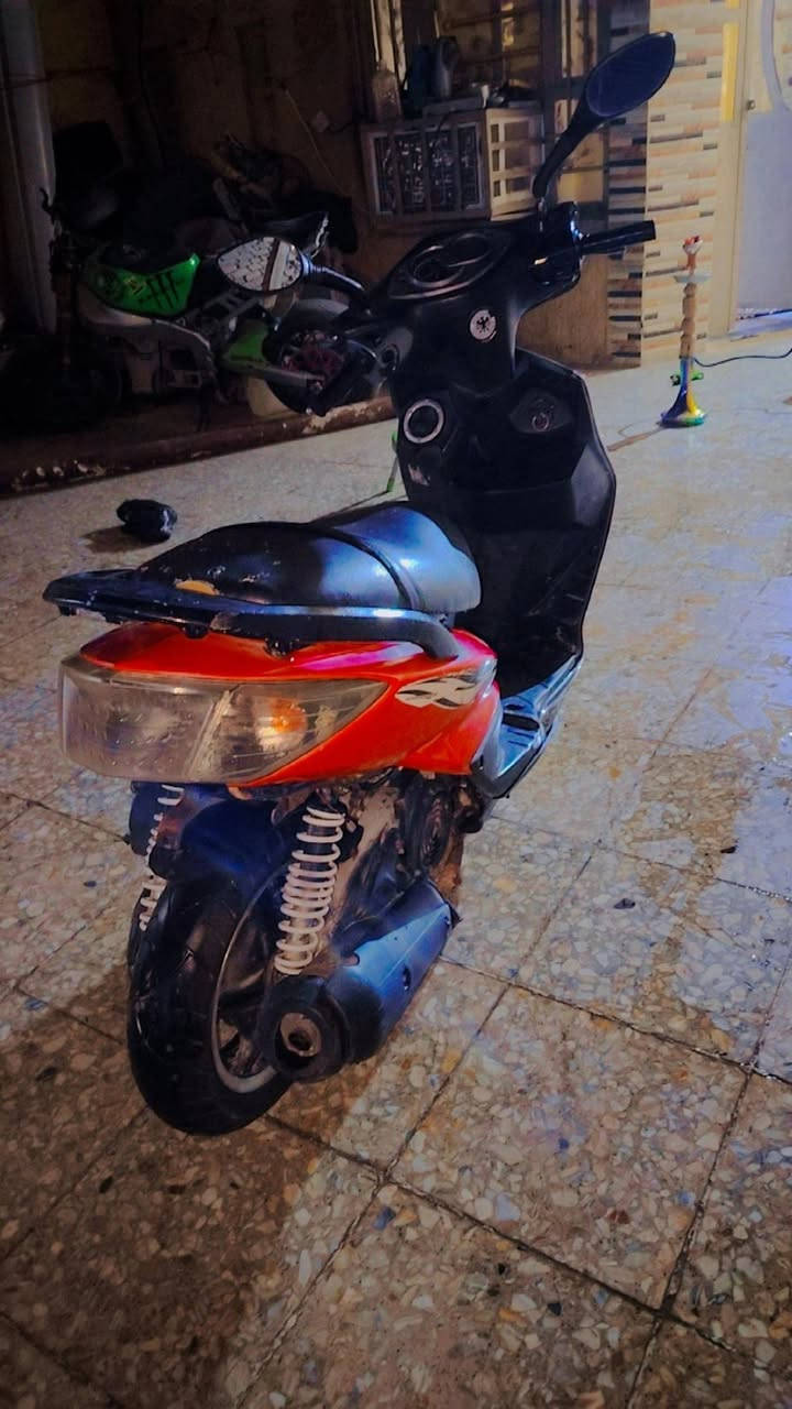 سلام عليكم سكنس فحل كابريتر شغاله سلف هندر الون اسود وحمرصانصه بيهه صفيره بريك امامي وخلفي السعر ٥٠٠ وبيهه مجال المكان بغداد العبيدي ***********
