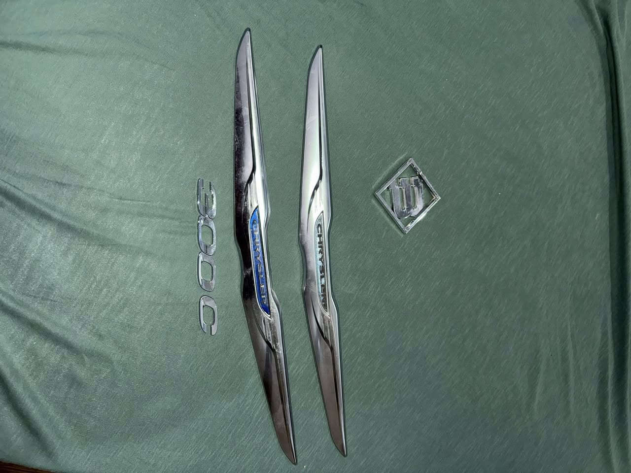 السلام عليكم
1- شاشه اوباما جارجر جالنجر دورنكو كار بلي مديل 17 الشاشه ذابه الزيت مالتها كلشي بيها شغال يشهد الله يرادلها زيت فقط وترجع بحاله الوكاله
2- علامه شباك اوباما عدد 2 + علامه 300 c 
3- علامه رولز رويز وزن ثقيل 
4- بلكات NGK استخدام قليل وشغالات انفتحن من كصه عدد 4
5- علامه حرف m
6- قبق مكينه هيمي لاكسر لافطر لاصبغ نظيف كلش
7- وسطيات وبطيخات هيمي 
الغراض كلهن للبيع عنواني بصره ***********
