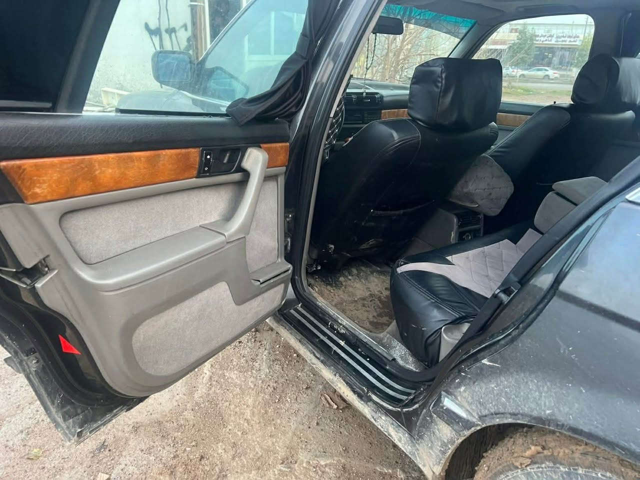 بي ام 730 كير عادي 
موديل 1991 
بدون دعم بدون صبغ وضع شركة 
طخم تايرات جديد
 داخل وضع شركة 
مكينة كير شرط
تبريد تدفئه شغال
سلايت كهربائيات شغال
تحويل وكالة شرط
مابيها مصرف كلشي جاهز وضع شركة
مكان السيارة دوميز /دهوك
السعر 47 ومجال 
شراي اتصل 
رقم صاحبها *********** دهوك, العراق
