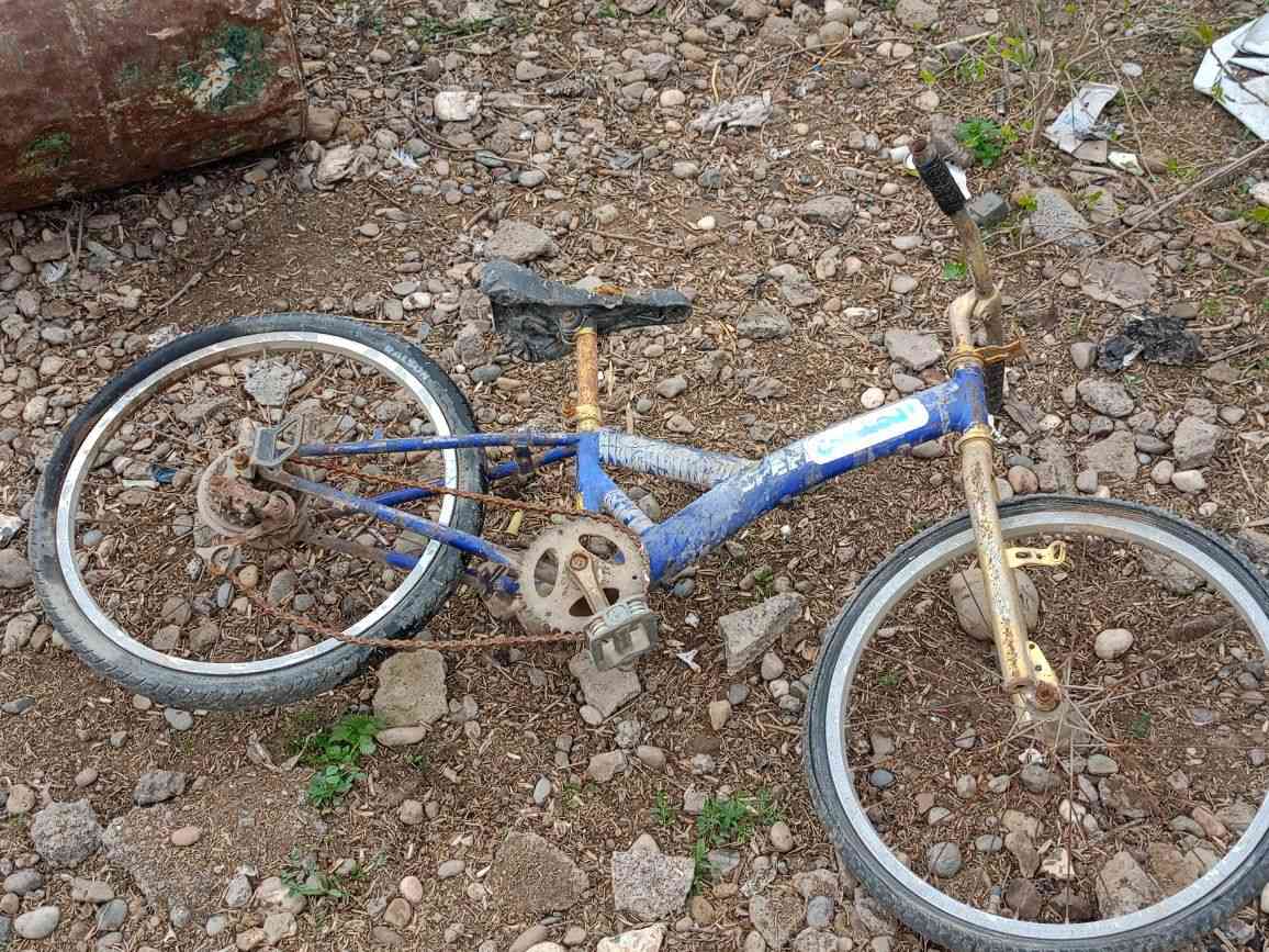 يوجد بايسكلات للبيع

الرصاصي بس چوب 
والازرق بس تاير وچوب

السعر مناسب جدا اتصل وتدلل

***********
