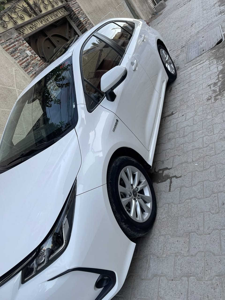 السلام عليكم
كورلا هايبر موديل 2024 خليجي مكفولة من الضربة وصبغ 
رقم بغداد بسمي 
فول مواصفات 
محرك 1800cc
فتحة
جلد 
كرسي كهرباء 
بصمة + دخول ذكي
لد زينون امامي لد خلفي 
هند بريك دكمه +اوتو هولد
تبريد امامي خلفي
كراسي جلد لونين اصلي
شاشة كبيرة كار بلي+ كاميرا خلفية
رادار + وقوف ذكي 
ثلاث وضعيات قيادة نورمال +ايكو +EV مود
تحكم استيرن +شاشة اعطال 
مري كهرباء + اشاير بالمري
العنوان / بغداد 
رقم تلفون ***********☎️
