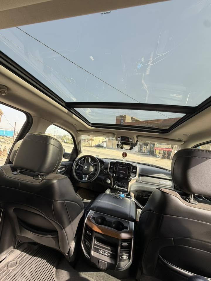 * الموديل: RAM Laramie 2022 فول
* المحرك: HEMI 5.7L V8
* الممشى: 56 ألف ميل
* اللون: أسود
* كابينة دبل (Crew Cab)
* شاشة كبيرة + كاميرا خلفية
* مقاعد جلد كهربائية تدفئه تبريد 
* تشغيل بصمة 
* مثبت سرعة
* حساسات وكاميرات
* السيارة بحالة ممتازة جداً
* صيانة منتظمة ودهن أصلي

السعر: (31,500)

للاستفسار: (***********)
