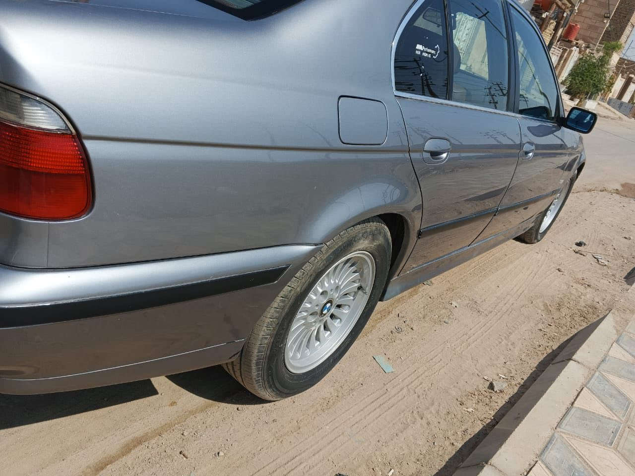 السلام عليكم اخوان الغوالي 
BMW/E39 للبيع 
الموديل 1998
الون رصاصي صدر الحمام مصبوغه عام بدون دواخل 
محرك 28 فانوص جديد شاده 
كيراوتوماتيك تبترونك 
سلايد روف طكتين 
داخل مشمشي نضيف حيل 
كشنات كهرباء فول حركات 
تخم تاير جديد ويل كب بلادي 🛞🛞
تبريد خير من الله ❄️❄️
السياره خير من الله وبيه بعد مواصفات وكامله من كل النواحي
السعر 95ورقات وبيه مجال
مكانه الغدير او الكراده 
رقم الهاتف ***********
