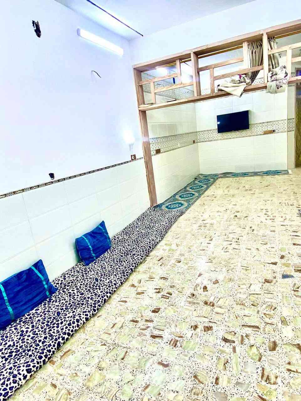 السلام عليكم
العنوان الرئاسة شارع ٢٠ قرب شارع السادة مقابل المدرسة الأهلية الجديدة 
صار شهر من كمل البيت للتواصل 
***********
