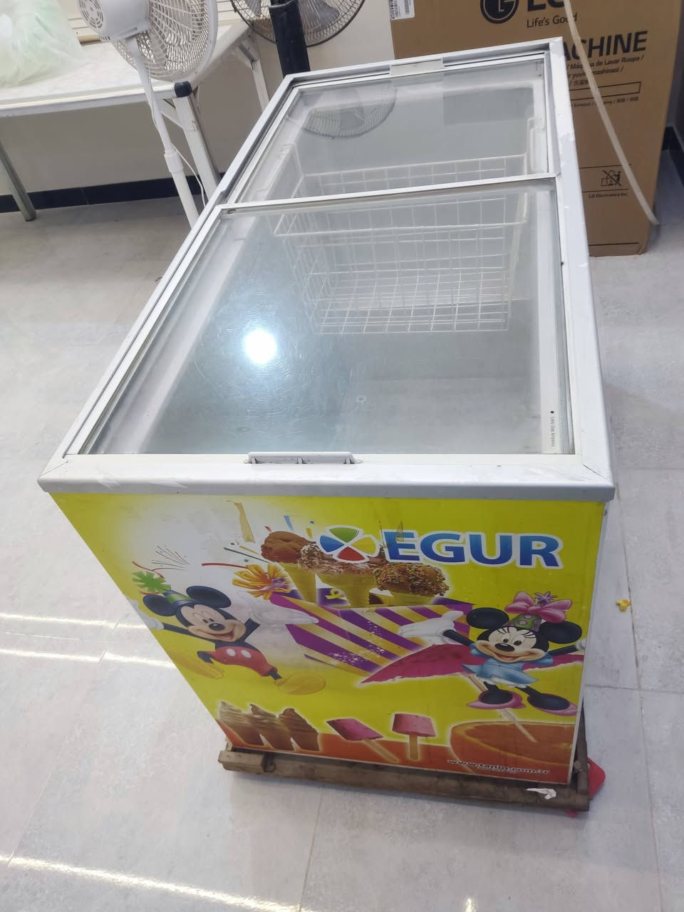 غراض للبيع الغساله شغلله وكلش نضيفه
السعر 175الف
المجمده كله شغاله ونضيفه
السعر 200 الف 
للاستفسار 
***********
