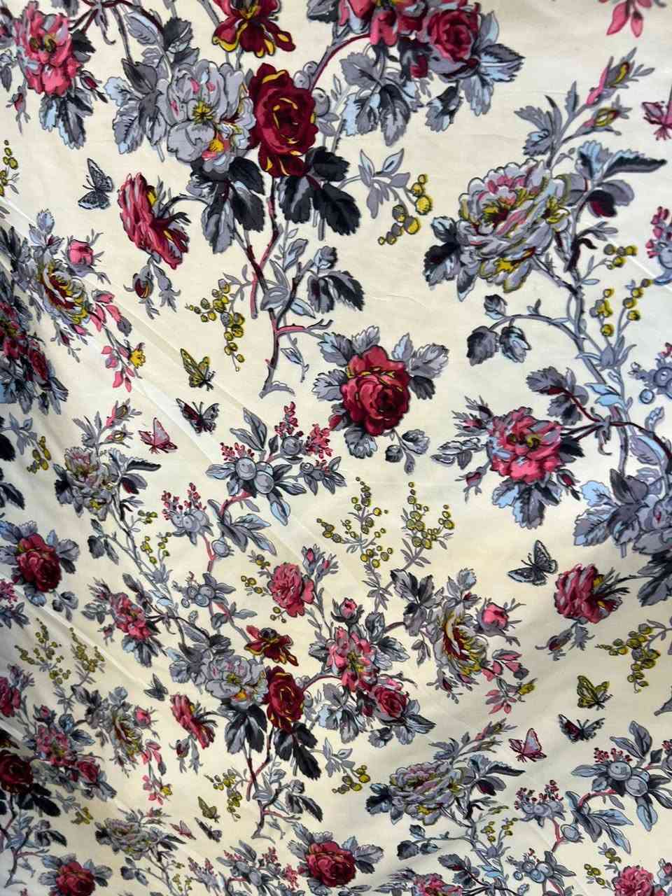 خياطة وبيع أقمشة حسب الطلب يؤجد توصيل زعفرانية ***********
