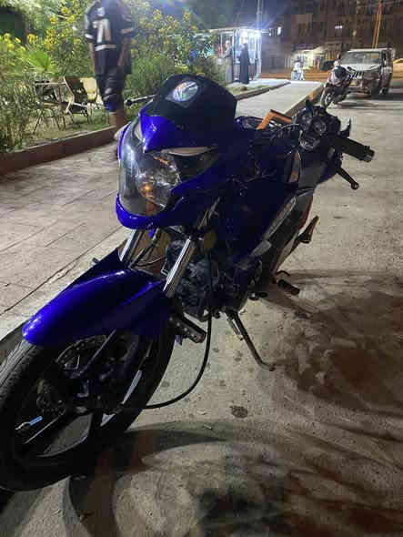 سلام عليكم دراجه ار أيدي موتور  2023 دراجه نضيفه وحلوه شرط ألمكينه كفاله رقم وسنويه بغداد دراجه احله من صوره بعد .سعرهها 1900 قفل لا أتعبك ولا تعبني.مكاني بياع***********
