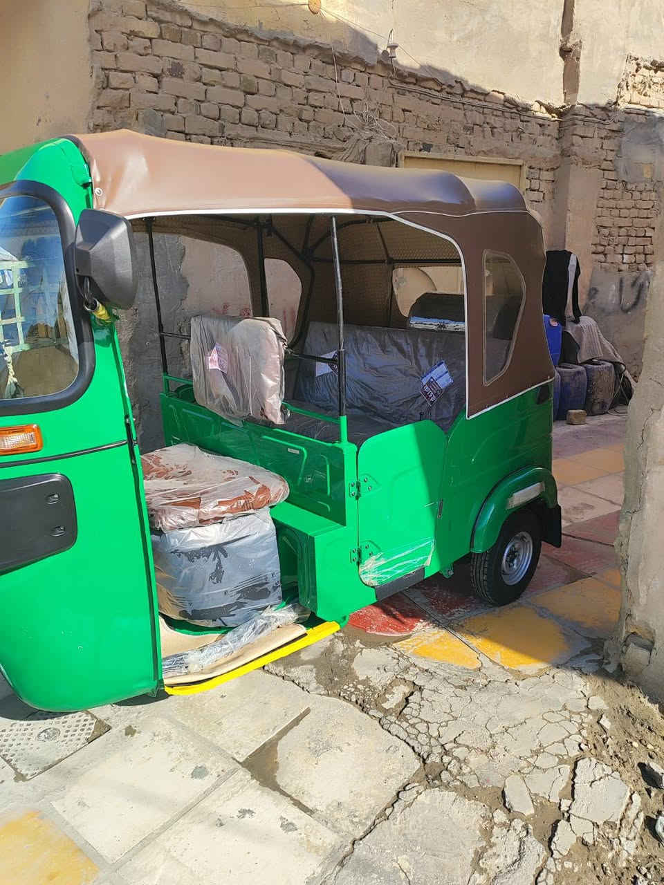 السلام عليكم تكتك للبيع ثلاثه وعشرين الدخوليه أربعة وعشرين كفاله عامه كامله مكمله اوراق أصولية تكتك ما عايزه شيء بيه كم رصعه الي يحب يتصل هذا رقمي ***********
