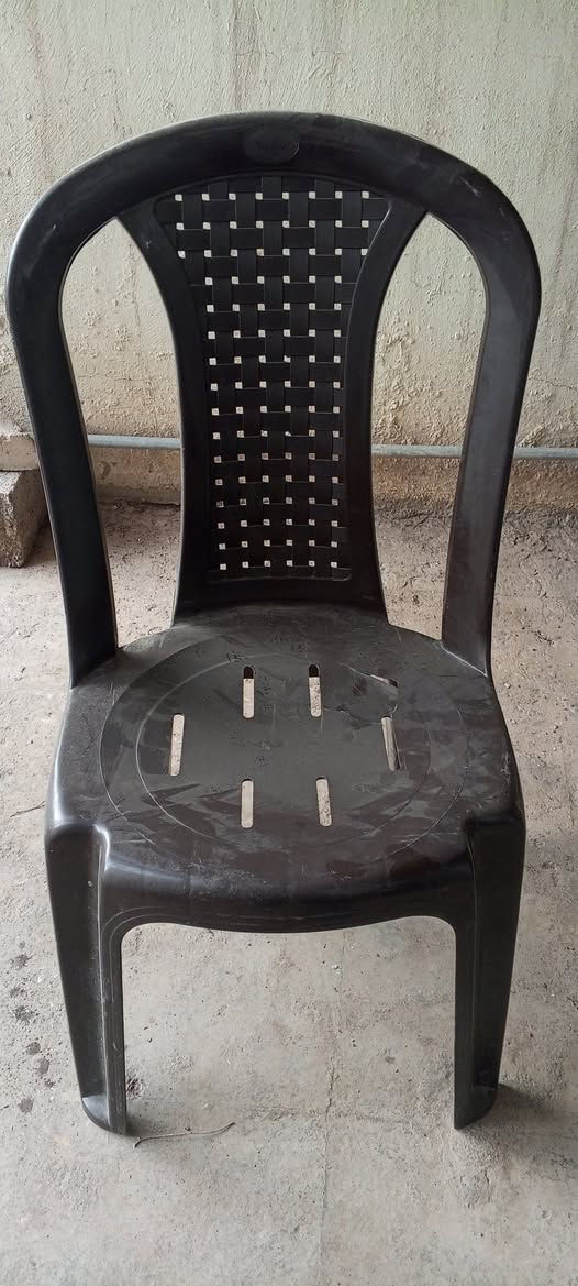 للبيع /كراسي لون عسلي ولون جوزي العدد 10كراسي
2منهم معيوبات بس مايئرن موضحات بالصور
ملاحظة الكراسي مستخدمات يحتاجلهن غسل
الي يفيدنة وشراي يراسلني سعرهن 30وبيهن مجال
مكانهم بالايمن


**إذا كنت صاحب هذا الإعلان وتريد حذفه لأي سبب، رجاءا أرسل رسالة إلى الدعم الفني**