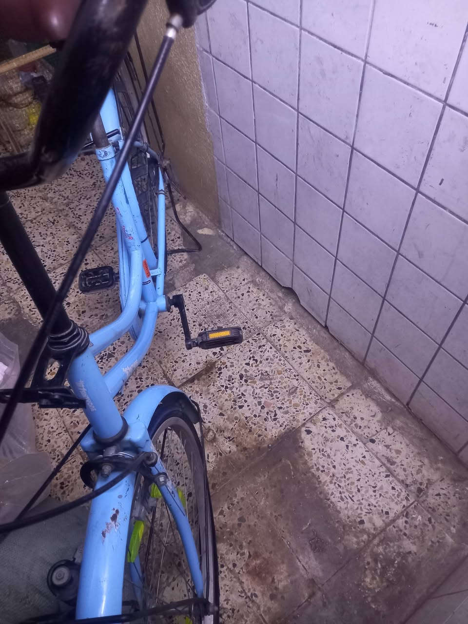 السلام عليكم بايسكل بناتي للبيع مكان بغداد الشعله حي الجوادين باسكن مال حاويه نظيف باله اصلي رقم الهاتف الاتصال بي***********
