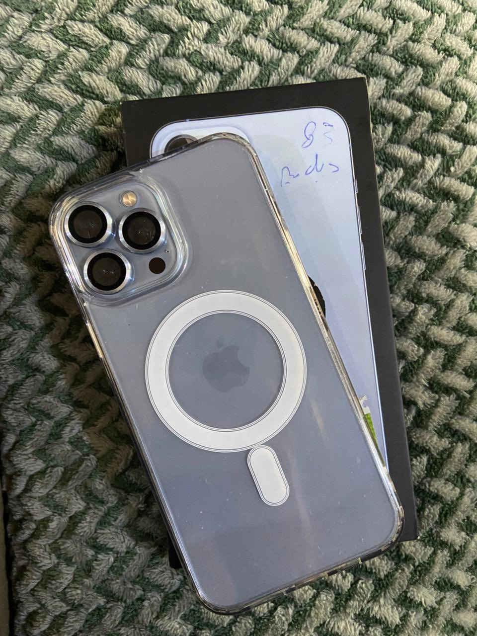 السلام عليكم
ايفون 13 برو ماكس 
ماستر شرق اوسط 
دبل خط(يعني خطين) 
بطاريه 77 
الجهاز لا مفتوح ولا مبدل بي أي قطعه التليفون ماستر وغراضه كامله 
+التليفون نضيف كلش 
فقط الكامره 0.5 بيها فطر مثل ما موضح بصوره تتبدل من الخارج فقط زجاجه مالتها 
السعر 680 
***********
