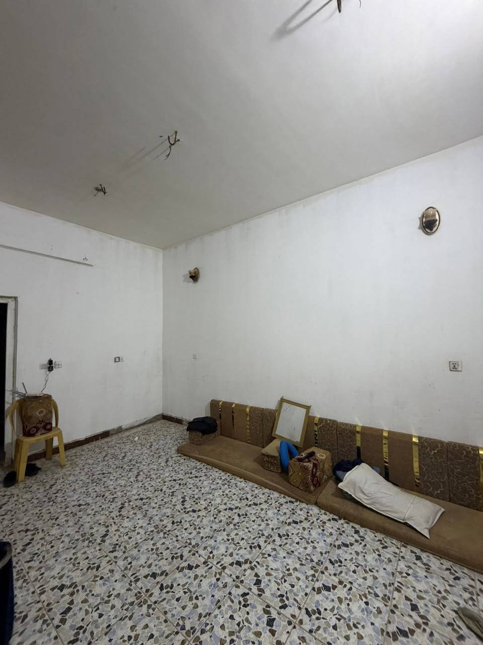 🏡 #بيت_للبيع🏡

📍 الموقع: ام الخيل الرابعة شارع محطة غسل  بيروت
📐 المساحة: 150 متر النزال20 الواجه 7.5

✨ تفاصيل الدار:
 تفاصيل البناء غرفة نوم +مجمع صحيات +صاله +منور عدد ٢+مطبخ حار بارد + استقبال +صحيات خارجيه الطابق الثاني صاله كبيرة فقط

البيت طابو  صرف 

📞 للاستفسار والمشاهدة يرجى التواصل مع 

🏢 مكتب الشهم للتطوير العقاري

📍 الديوانية – شارع الوكفة القديم

مقابل بريد التحدي – قرب معهد الخوارزمي

☎️ ***********

📩 راسلنا الآن واحجز فرصتك للسكن والاستقرار
