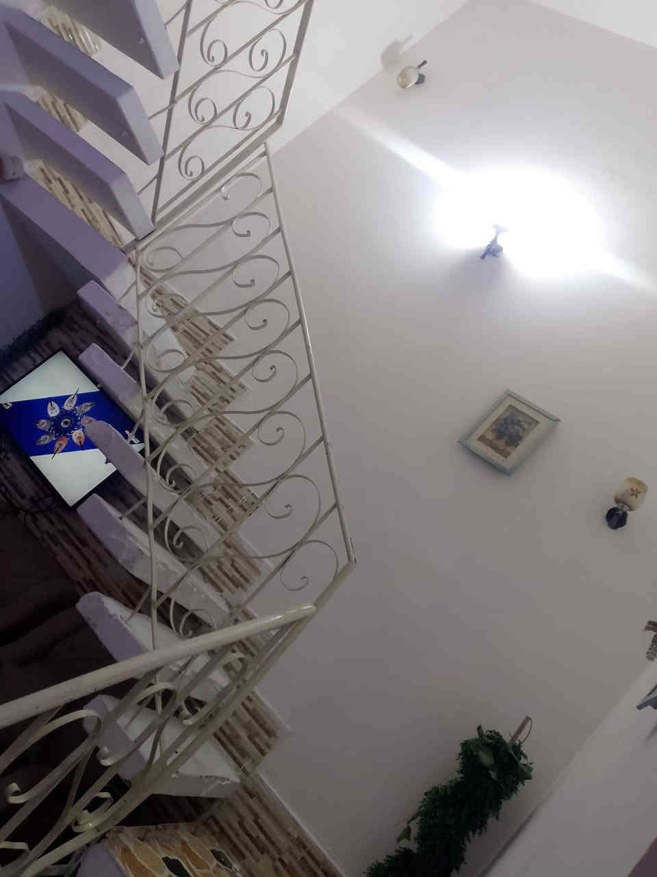 بيت للبيع مساحته ١٥٠ سعره ٢٠٠ قابل للتفاوض موقعه نزال قرب مطعم حجي حسين  ***********
