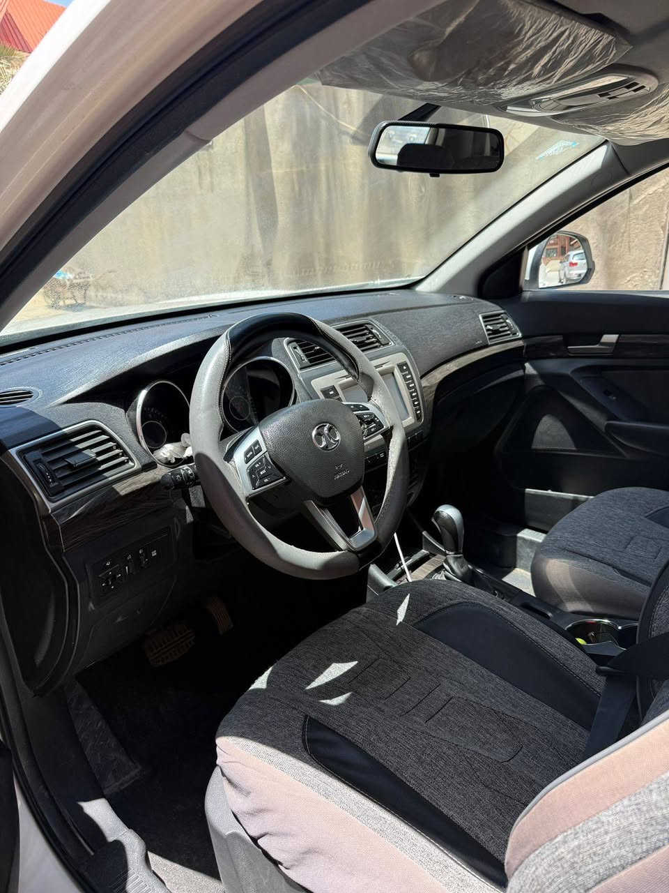 BAIC X65
فول مواصفات 
بدون رقم حره ما مطلوبه شركه 
مكان السيارة السماوه 
ماشيه ١٠٠ كيلو 
السعر ٩٥ 
***********
