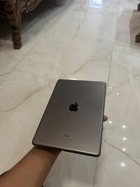 آيباد ٩ • ٦٤ جيجا • بدون كسر