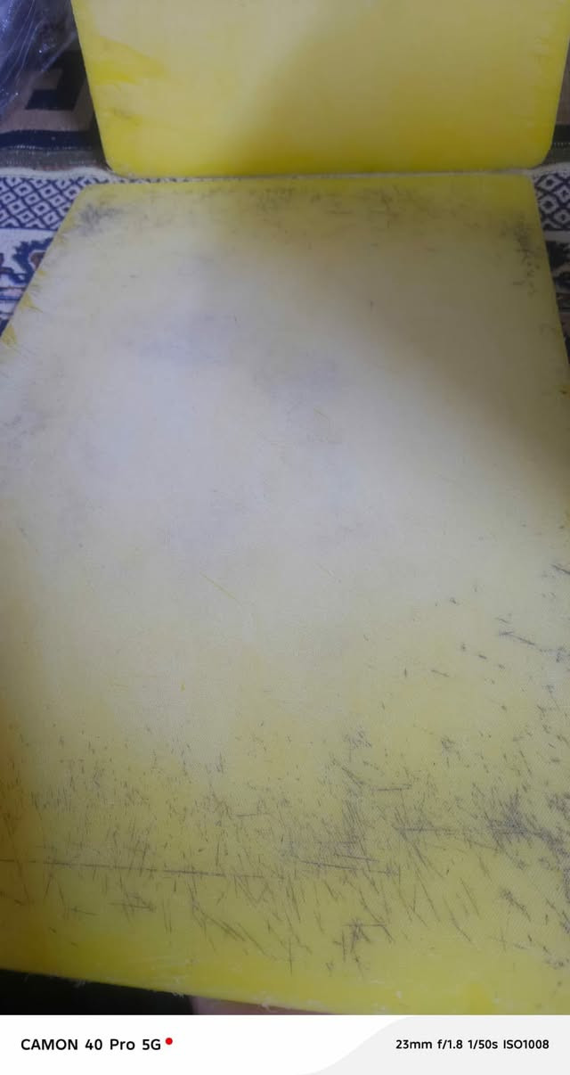 السلام عليكم ورحمة الله وبركاته 
صينيه تقديم عدد 18 
تختات استخدام قليل قياس40×60 اصليات 
للتواصل *********** واتساب
