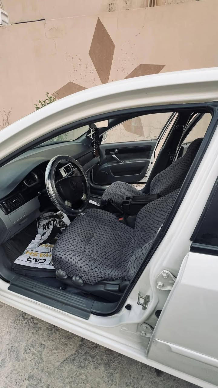 سلام عليكم 
اوبترا 2005 [للبيع]
نظيفة  مثل ما موضحة بالصوره وأكثر
وكيل أول تحويل مباشر[سنويا منتهي] متواجد في كركوك 
السعر {69} وبي مجال بسيط 
غير متواجد على الفيس للمعلومات أكثر اتصل على الرقم (***********)
