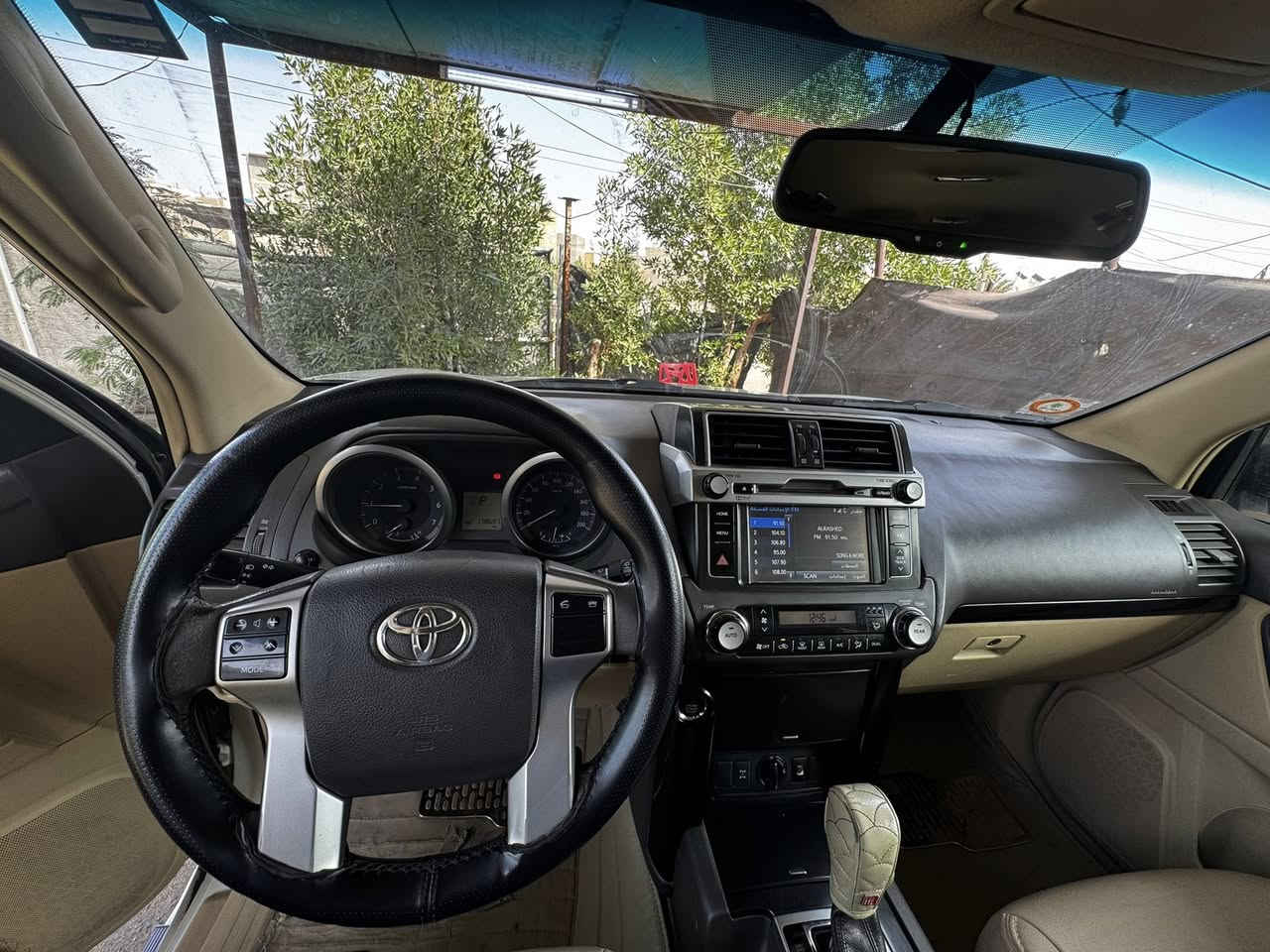 لاند كروز   PRADO
تويوتا برادو 2014    TX.L  V6

🔹 اللون: أبيض صدفي
🔹 المحرك: V6 سعة 4.0 لتر
🔹 كير   :  أوتوماتيك
🔹 وارد  :  خليجي 
🔹سياره على حاله الوكاله بدون صبغ او ضرر
🔹 ممشى:  قابل للزياده    178km
*️⃣  سياره حلوه مثل مموضح بصور مكفوله كير ومحرك وكشر حته من التكحيل 
صدر امامي جديد سياره مسويلهه ادامه وفحص  
رقم ***********  بغداد البياع شارع الرافدين 
 
(سعر ٣٢٥$) قابل للتفاوض
