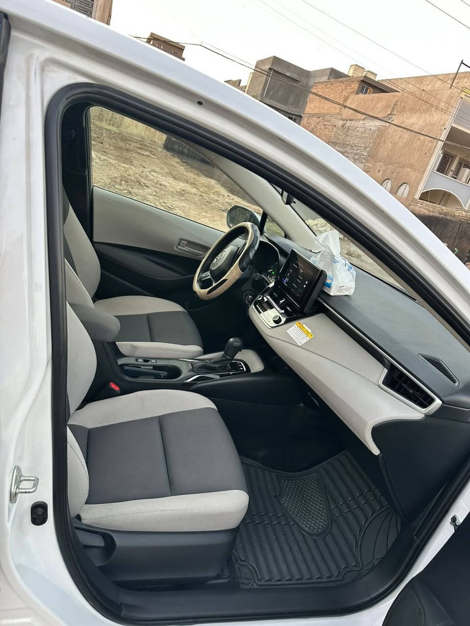 السلام عليكم 
كورلا 2024 LE وارد امريكي
الون ابيض صدفي 
السياره جديده بمعنى الكلمه 

حادثهاا الصندوق مصبوغ والجاملغ اليسار مصبوغ 

رادار امامي ‼️
تحديد مسار +سياقه ذاتيه 
مانع تصادم🚳 توقف ذاتي عند الاقتراب 🚶🏻‍♂️لدات اماميه LED
لايت زينون بلادي عالي ناصي
خرائط Gps📌كامره خلفيه 📷
هاند بريك بصمه كهرباء ⚡️
اوتو هولد ⭕️مانع انزلاق ⛔️
فول تحكمات ستيرن كروز مثبت سرعه
شاشة ظبط واعطال بل دشبول
منافذ USP/ 12V ⚡️
حساس اطارات

سيارة رقم بغداد دخول جديد

بدون لغد بدون شاصي مكفوله
مكان السياره بغداد الغزاليه . 
للتواصل ***********
السعر 165 وبيها مجال
