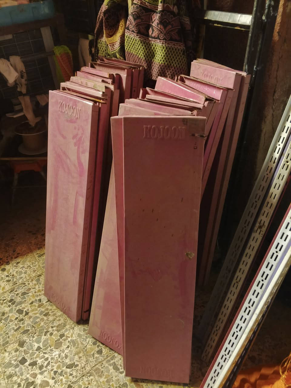 رفوف للبيع العد 40 رفوف ***********
