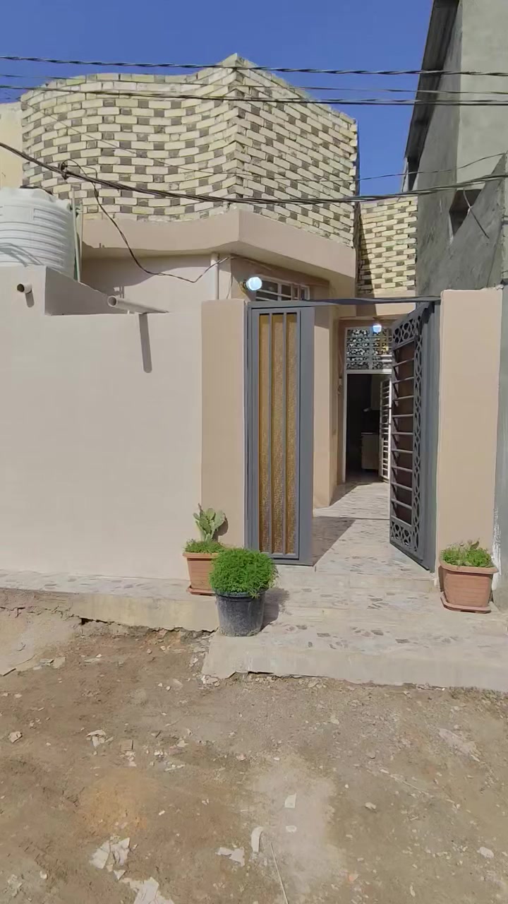 👋سلام  عليكم ♦ #مكتب_عقارات_الهمام_2♦دار للبيع
♦#كل_شيء_بالتخمين__الا_العقار_بالتثمين♦

💵💵💵#السعر_البيع_55مليون  مع مجال التفاوض 

دار للبيع مساحة 100م طابو زراعي سند 25 گاع حسين الشبيلي مشمول بقرار التطويب اساس وسقف كونكريت بناء طابوق عالي عن الشارع  بناء حديث باقي رتوش بسيطة للدار 

 يحتوي 1غرفة نوم  صالة  استقبال  مطبخ  مناور داخلية صحيات طارمة خارجية عالي أيضا نظيف جداً  عمل جناي 

🌏#الموقع__الكوفة شارع المطار السايدين مقابل شركة  مثلجات الأوائل 

لتواصل والاستفسار مراجعة ♦#مكتب_عقارات_الهمام_2♦ الكائن في شارع المطار الجديد مقابل مجمع جوهره العرب او الاتصال 
*********** واتساب  وا اتصال 
*********** اتصال فقط    ♦نستقبل عروضكم مدار 24 ساعه
