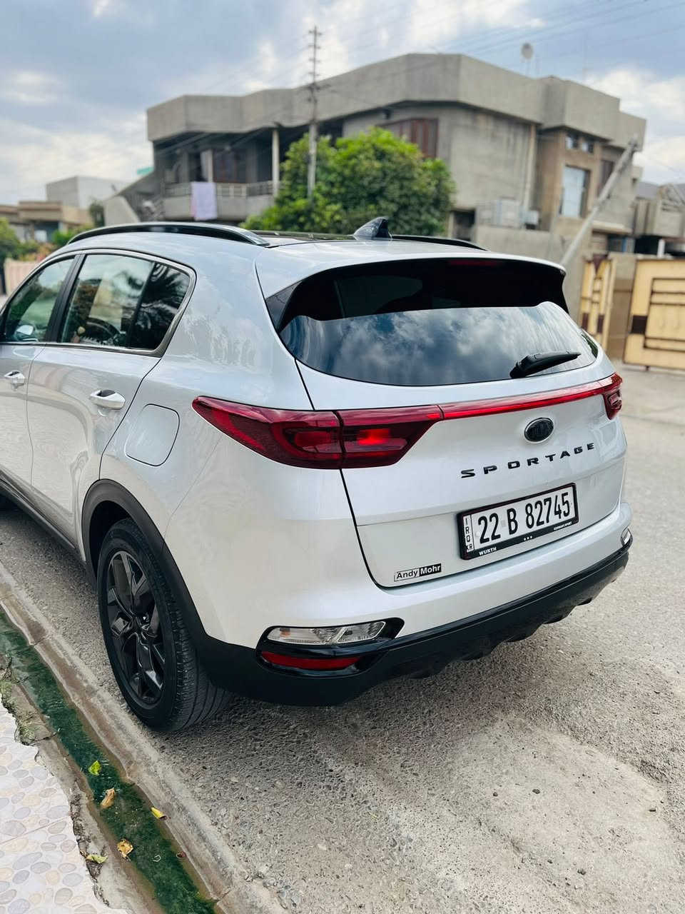 السلام عليكم
كيا سبورتج 2021 بلاك

محرك كير مامفتوح شرط

 سياره جديده استخدام شخصي مال جناي 

صدر امامي خلفي جديد 

سياره داخل اسود جلد 

استيرن D

ثلاثه انظمه قياده

مري شفط 

اشاير مري

لايت زنون اصلي 

شاشه جبيره ددعم كار بلي 

بونوراما قطعتين تبريد 

رادار جانبي رقم وسونيه جديده وهزه وبراد كله جديد
كامره دواره 

سياره بيه بعد مواصفات هواي 

حادث سياره جاملغ  امامي ابدل 

وبنيد بي تعديل 
السعر 210 وبيه مجال 

***********
