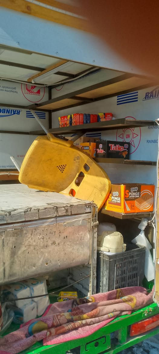 سلام عليكم ستوتة جمرة موديل 2023 محولة كشك بسطية كلها جديدة كهرباء كلها شمعات ونشرات خارج وداخل للبيع السعر 4 ملايين *********** العنوان الدورة شارع 60
