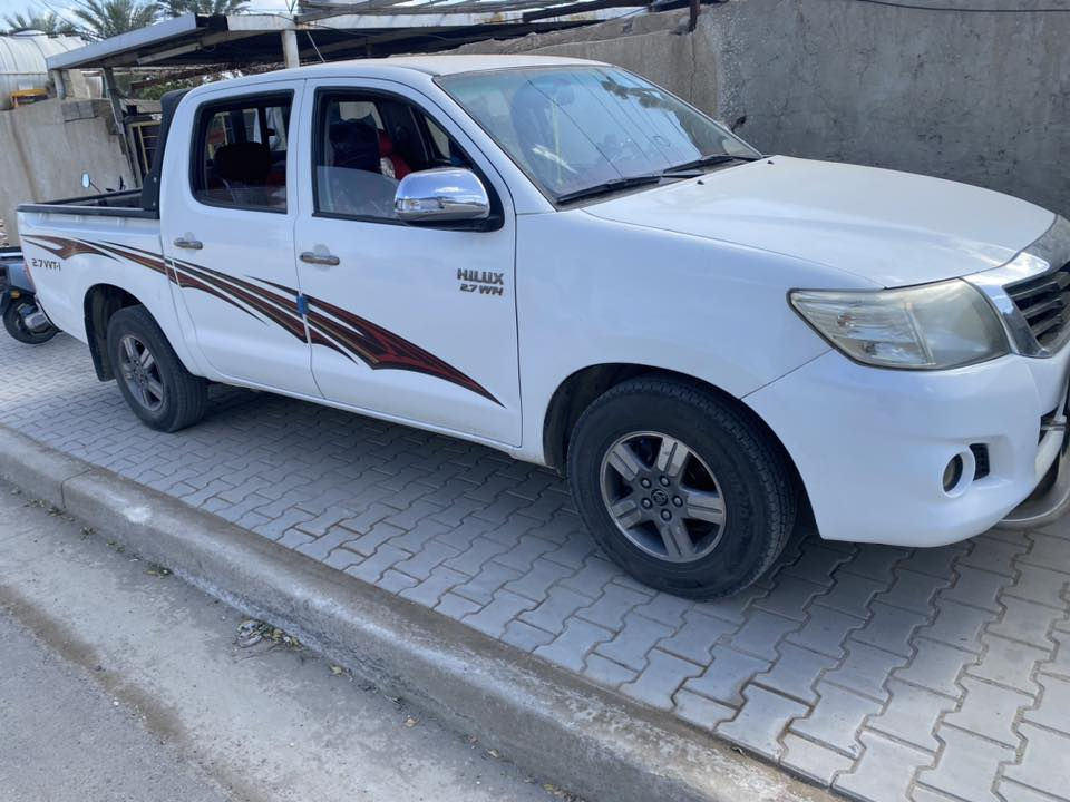 السلام عليكم للبيع تويوتا .2014. اوتوماتيك    سعودي باب اول شاصي 19.  رقم سليمانيه شرط التحويل. سياره نظيفه مال جناي بيها صبغ وبارد قليل  ما موضح بسونار والباقي مقفول كفاله عامه.محرك ما مفتوح كير صدر تبريد كله جاهز.  سعرها 205 وبيها مجال للطيبين.   مكان سياره بغداد ناحيه الرشيد رقم الهاتف *********** رقم نكليزي
