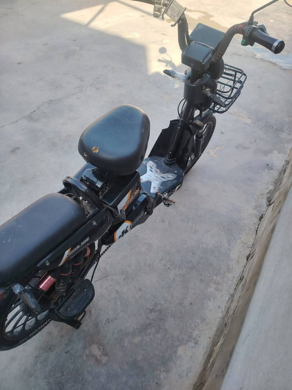 للبیع باسکل شحن بس یحتاج باتري سعر200 الف***********
