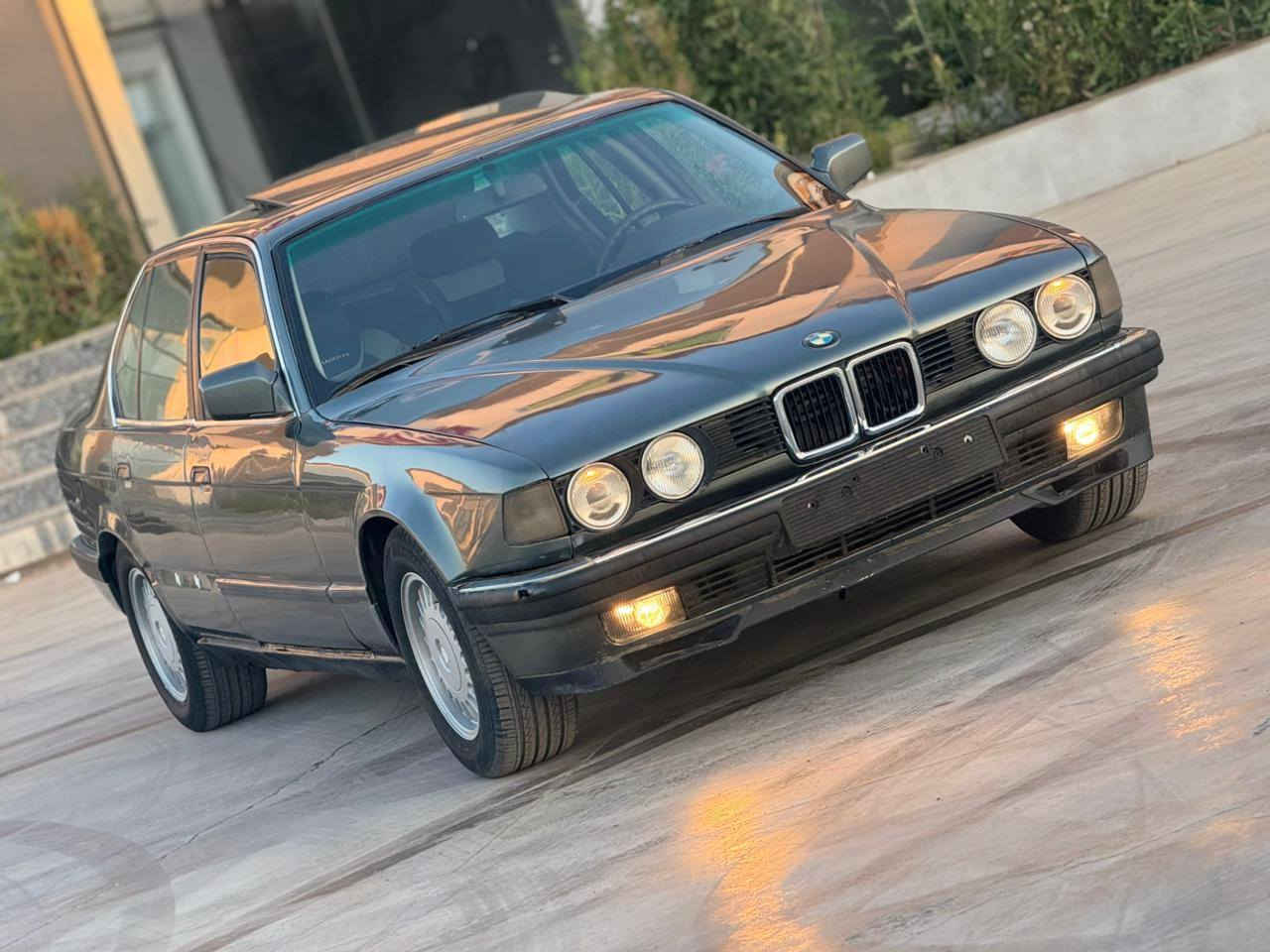 السعر 45 $$             ***********
بيئم موديل 1990 حجم 735 مكينه كير شرط تبريد شغال طخم أمامي خلفي جديد صبغ عام بدون دواخل رقم نينوى شرط التحويل رقم أخضر سنويه بيضاء مرسمه ومدفوع كمركها
