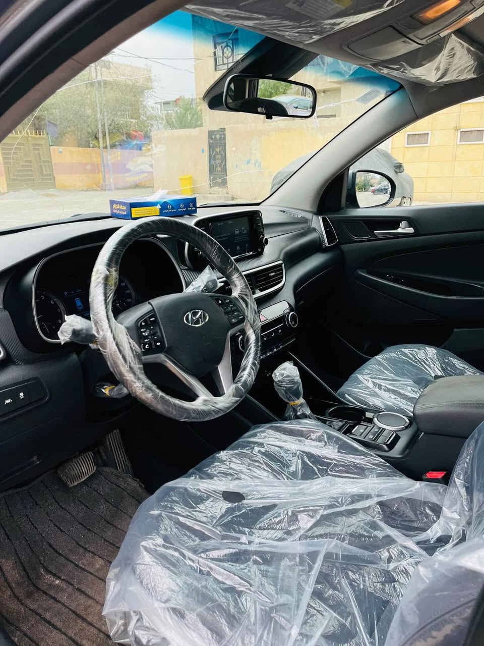 للبيه هونداي توسان موديل 2019 وارد امريكي رقم بصره الجديد هزه جديده سنويه 27 تحويل ثاني يوم سياره مال بنيه وبسمهه مواصفات SE نص فول شاشه جبيره هاند بريك كهربائي قياده ذاتيه محرك 2000 ماشيه 95 الف السياره مابيهه اي نقص جاهزه محرك كير حداده تبريد ثلج حداده نافصهيه كلهه تخم تاير جديد العينه مابيهه اي كلوب مشتغل لايت زنون السياره حدثهه جاملغ وبنيد بدون دواخل وبيهه ثطعتين صبغ يعني 4 قطع صبغ ويا الضربه مال امريكا السعر 130 وهاذا رقمي متواجد اي وقت *********** البصرة, العراق

