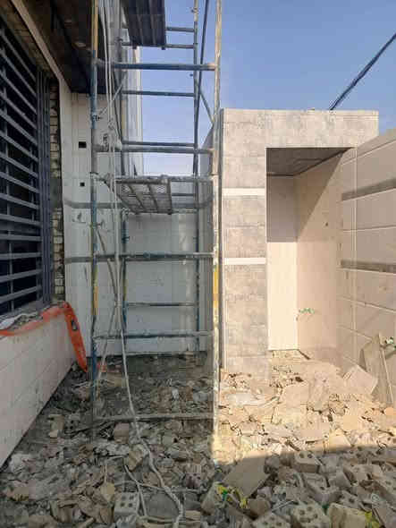 ياالله 

يوجد لدينا بيت للبيع حي ميسان قطاع 23 شارع الجامع مساحه 125متر طابقين يحتوي على غرفه وصاله واستقبال ومطبخ وصحيات والطابق الثاني يحتوي على غرفتين وصاله وصحيات صب كونكريت ارضيه بورسلين جدران لوح بورسلين بناء جديد درجه اولى 

ملاحظه يسلم البيت خلال فتره أقصاها 40يوم 

السعر المطلوب خاص 

للاستفسار والمعلومات الاتصال بنا ع الارقام التاليه 

***********

***********

***********

او مراجعه مكتب ألروان للوساطه العقاريه والمقاولات العامه 

عنوان المكتب حي ميسان ع الشريط قرب صيدليه الشراع 

عندك بيت عرصه للبيع راسلنه وات ساب وتدلل
