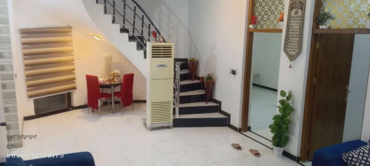 سلام عليكم
بيت للبيع
سند 25معاملة ماشية 
مساحة 200
ساحة كراج
ستقبال كبير
صالة كبيره
غرفتين نوم كبار
صحيات داخلية وخارجية
ممرات ثنين
بناء حديث 2025
السعر ع خاص او ع تصال ***********
***********
مكان مجمع توحيد العفلوكي حي الفرات
