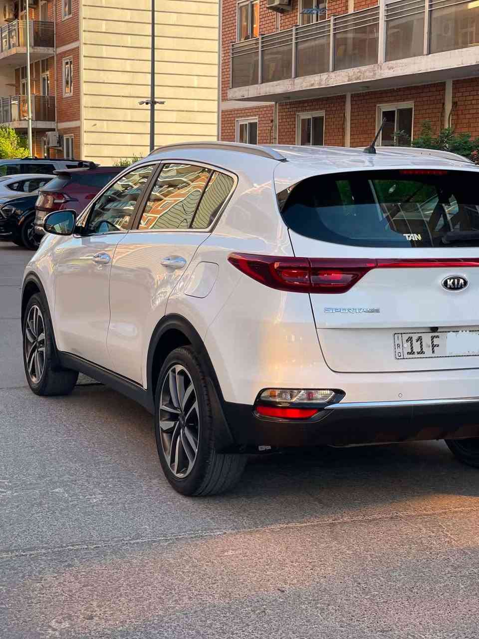 سبورتج 2019 خليجي كفالة عامة حتى من البارد جديدة جداً ماشية 48 كيلو حقيقي محرك 2000 دوش على وضع الشركة مواصفات اعتيادية مري شفط حساسات امامي وخلفي قطعتين تبريد تحكمات شاشة وكاميرا  رقم بغداد الدولي مكانها بغداد الدورة السعر 188 وبيها مجال للاتصال ***********
