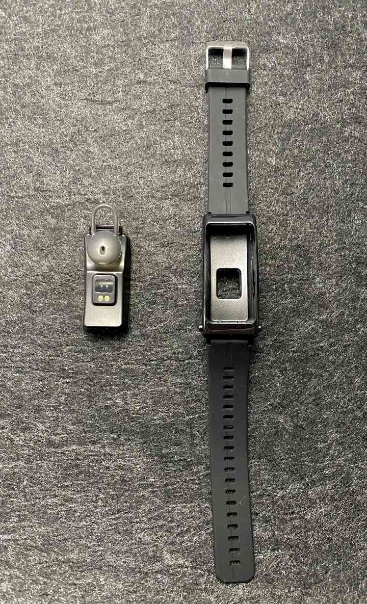 ⌚ ساعة ذكية وايربود بنفس الوقت أنيقة كواليتي مرتب ودقّة الشاشة عالية
جديد غير مستخدم بالكارتون والشاشة بعدها باللزكه
تستخدم كـ ساعة بشكل عام او سماعة منفصلة بلوتوث 
كلش حلوه باللبس 

✅ عدّاد خطوات
❤️ قياس نبضات القلب
🔥 حساب السعرات الحرارية
⏰ عرض الوقت والتاريخ والمنبه
📱 متوافقة ويا أندرويد و iOS
💧 مقاومة لرذاذ الماء
🔋بطارية تدوم لفترة طويلة حتى اكثر من 48 ساعة بشرط 

للاستفسار راسلني

#ساعة_ذكية #SmartWatch #رياضة #اكسسوارات #عروض #تقنية #ساعة_رياضية


**إذا كنت صاحب هذا الإعلان وتريد حذفه لأي سبب، رجاءا أرسل رسالة إلى الدعم الفني**